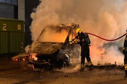 Bestelbus in brand in de Waarderpolder