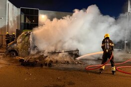Bestelbus in brand in de Waarderpolder