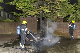 Meerdere rolcontainers afgebrand aan de Fien de la Marstraat in Haarlem
