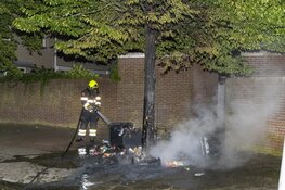 Meerdere rolcontainers afgebrand aan de Fien de la Marstraat in Haarlem