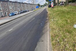 Lang benzinespoor op Prins Bernhardlaan in Haarlem