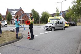 Automobiliste rijdt tegen lantaarnpaal in Heemstede