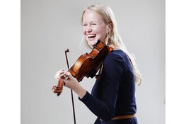 Violiste Ruña ’t Hart treedt op in de Lutherse Kerk in Haarlem