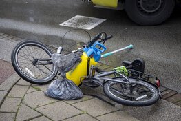 Schoonmaker lichtgewond na botsing met auto in Haarlem