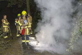 Scooter in de brand in park achter Engelandlaan in Haarlem