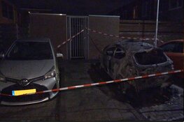 Drie auto's getroffen door brand in Haarlem