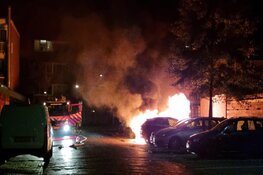 Drie auto's getroffen door brand in Haarlem