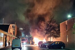 Drie auto's getroffen door brand in Haarlem