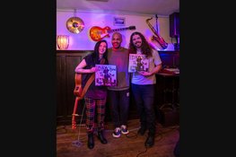 Nieuwe single Wendy Moore uitgereikt door Alain Clark