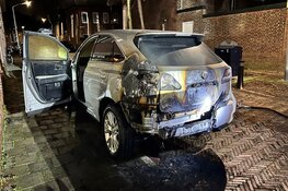 Auto in brand in Haarlem-Noord