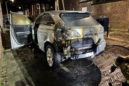 Auto in brand in Haarlem-Noord