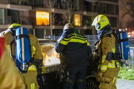 Geparkeerde auto in Haarlem van binnen flink beschadigd, mogelijk door vuurwerk