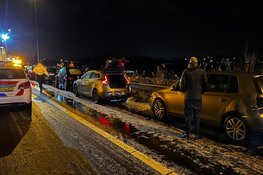 Meerdere auto's betrokken bij kettingbotsing op spekgladde A9