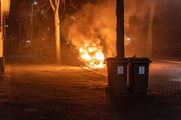 Auto door brand verwoest langs Zomervaart in Haarlem