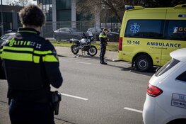 Motorrijder gewond na botsing met auto in Haarlem
