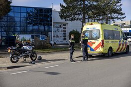 Motorrijder gewond na botsing met auto in Haarlem