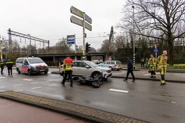 Scooterrijdster gewond bij ongeval op de Verspronckbrug in Haarlem