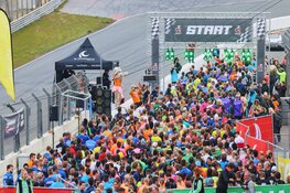Recordaantal hardlopers geniet van 14e editie Zandvoort Circuit Run. Douma en Koster winnen de 12 km