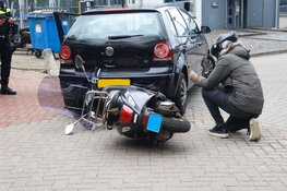 Scooter achterop auto gereden in Heemstede