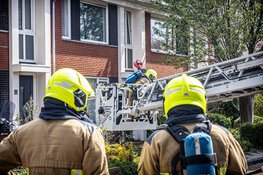 Brand op dak met zonnepanelen in Haarlem