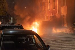 Brandstichter Haarlem slaat weer toe, autobrand aan Linschotenstraat