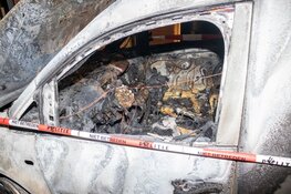 Brandstichter Haarlem slaat weer toe, autobrand aan Linschotenstraat