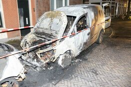 Brandstichter Haarlem slaat weer toe, autobrand aan Linschotenstraat