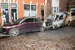 Brandstichter Haarlem slaat weer toe, autobrand aan Linschotenstraat