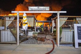 Strandtent Bloomingdale door felle brand verwoest