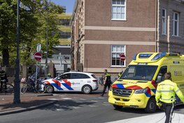 Fietsster gewond bij aanrijding met auto op Hooimarkt