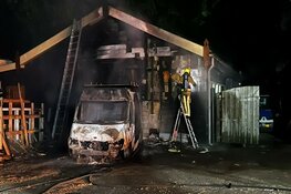 Twee bestelbusjes door brand verwoest in Haarlem