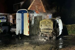 Twee bestelbusjes door brand verwoest in Haarlem