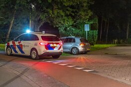 Auto tegen boom gereden in Aerdenhout
