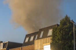 Grote brand bij Albert Heijn aan Soendaplein in Haarlem, rook in wijde omgeving te zien