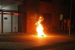 Bewoner weet brandende accu van jetboard snel naar buiten te gooien