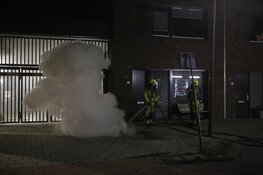 Bewoner weet brandende accu van jetboard snel naar buiten te gooien