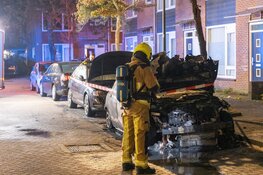 Auto door brand verwoest in Haarlemse Rousseaustraat