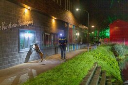 Scooterrijder rijdt te water in park in Haarlem