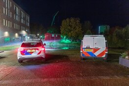 Scooterrijder rijdt te water in park in Haarlem