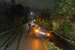 Automobiliste eindigt bijna in sloot langs Zuid Schalkwijkerweg