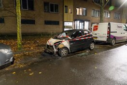Auto in brand in Haarlem