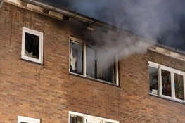 Flinke brand in woning Jan Gijzenkade in Haarlem, hulpdiensten uren bezig