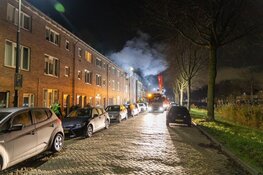 Flinke brand in woning Jan Gijzenkade in Haarlem, hulpdiensten uren bezig