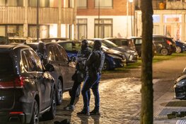 Arrestatieteam valt woning binnen in Haarlem, één aanhouding