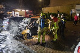 Auto door brand verwoest in Belgradostraat te Haarlem