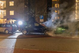 Auto door brand verwoest in Engelandlaan te Haarlem