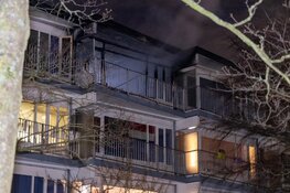 Grote brand in flat Haarlem; twee etages ontruimd