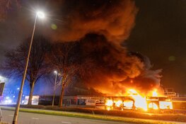 Uitslaande brand in Haarlemse witgoedzaak