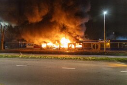 Uitslaande brand in Haarlemse witgoedzaak