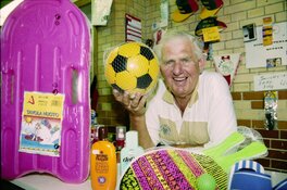 Tentoonstelling 'De zee zit in mijn oog. Strandberoepen in Zandvoort' op de Boulevard in Zandvoort